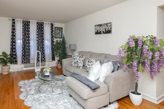 Melrose Court Apartments in Elkins Park, PA - Building Photo - Interior Photo