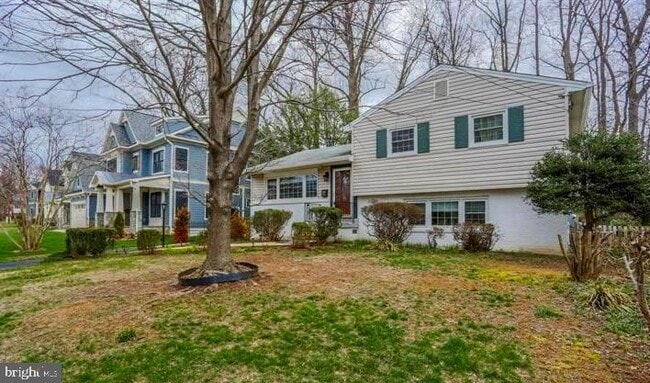 property at 907 Cottage St SW