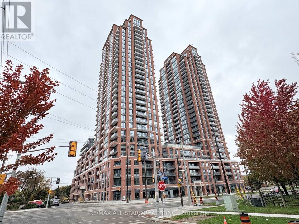 3260 Sheppard Ave E in Toronto, ON - Building Photo