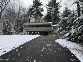 23 Hillcrest Dr in Lake George, NY - Building Photo
