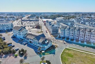 9650 Shore Dr in Norfolk, VA - Foto de edificio - Building Photo