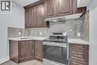 4987 King St in Beamsville, ON - Building Photo - Building Photo