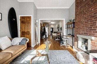 Updated Spacious 1 BR in Cobble Hill!, Unit 3R in Brooklyn, NY - Foto de edificio - Building Photo