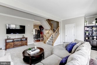 10106 Sir Reynard Ln in Linton Hall, VA - Building Photo - Building Photo