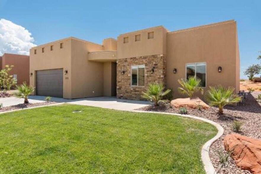 3252 S 4900 W, Unit 820-3W in Hurricane, UT - Building Photo
