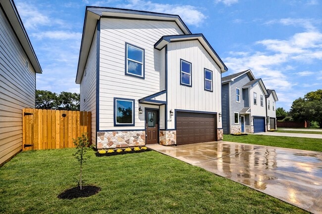 410 N 4th St in Beasley, TX - Building Photo - Building Photo