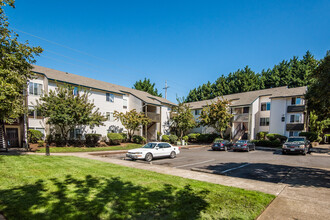 Darrin's Place Apartments in Portland, OR - Foto de edificio - Building Photo