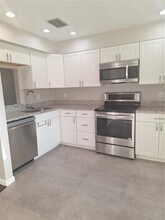 3583 Whispering Oaks Ln in Palm Harbor, FL - Building Photo - Building Photo