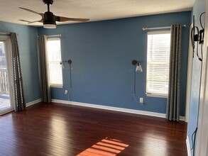 5211 Lapaloma Ct, Unit 201 in Wilmington, NC - Foto de edificio - Building Photo