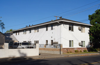 980-990 Frienza Ave in Sacramento, CA - Foto de edificio - Building Photo