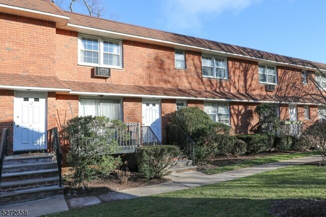 39 Harrison Ave in Montclair, NJ - Building Photo - Building Photo