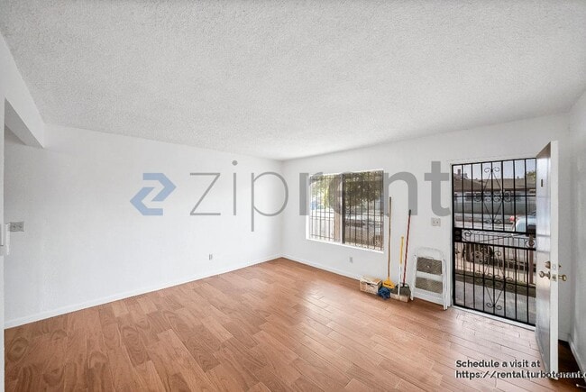 2458 Normandie Ave in Los Angeles, CA - Foto de edificio - Building Photo