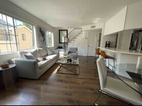 7349 Balboa Blvd in Lake Balboa, CA - Building Photo