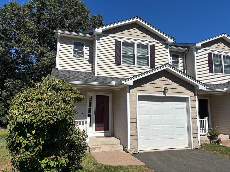 75 Gianna Dr, Unit 75 in Manchester, CT - Foto de edificio