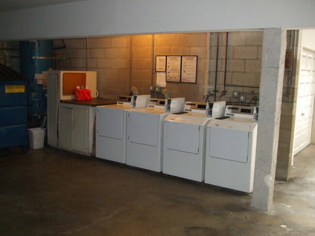 524 Francisca N Ave, Unit 4B in Redondo Beach, CA - Building Photo - Building Photo