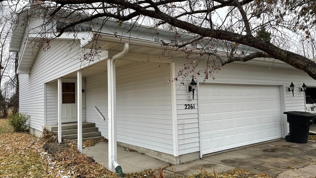 2261 Springbrook Ct in Grand Forks, ND - Building Photo - Building Photo