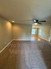 740 E Gallup Hill Rd in Nixa, MO - Building Photo - Building Photo