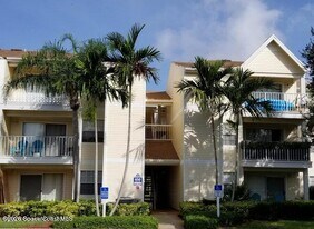 650 Is Clb Ct in Indialantic, FL - Building Photo