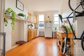 Spacious 1.5 BED in Bushwick/East Williams in Brooklyn, NY - Foto de edificio - Building Photo