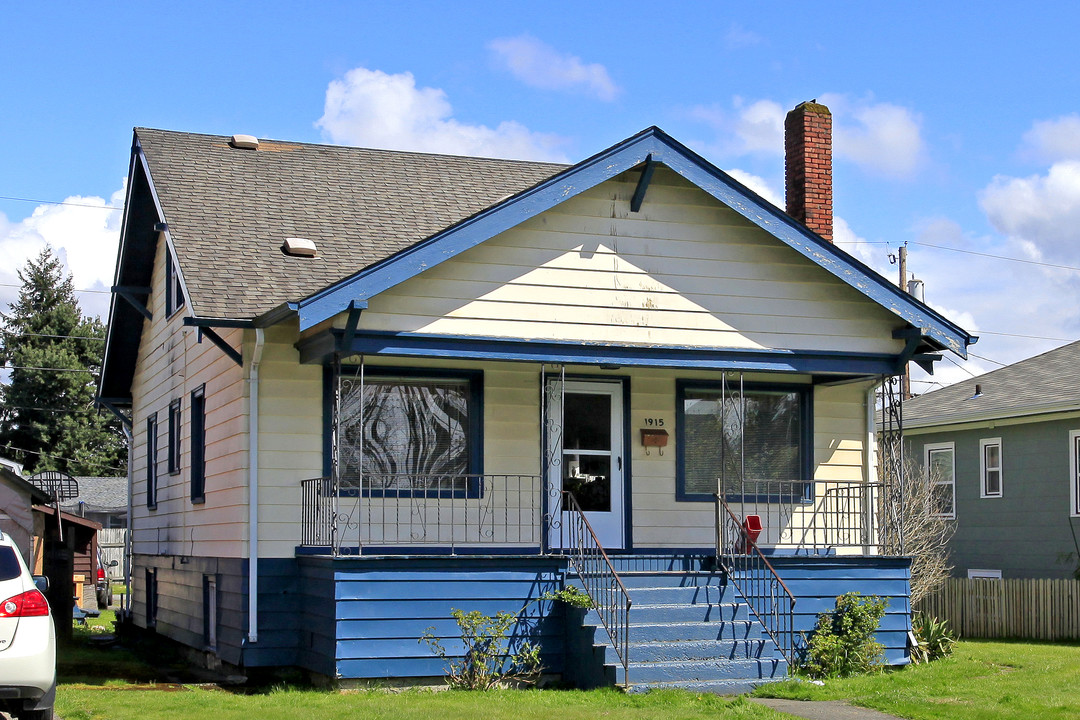 1915 Virginia Ave in Everett, WA - Foto de edificio