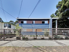 2425-2429 Humboldt Ave in Oakland, CA - Building Photo - Building Photo