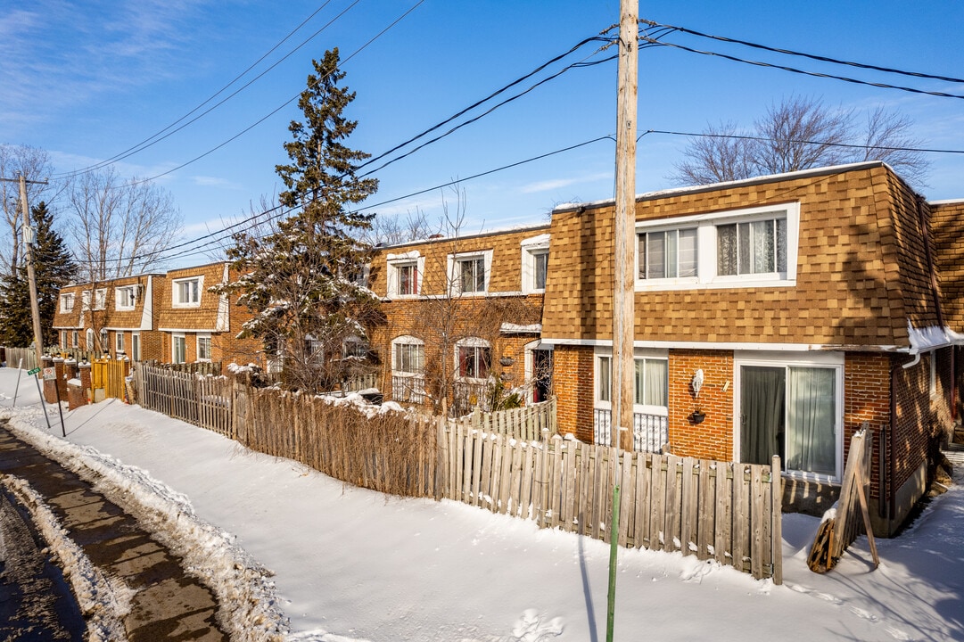 75 Davignon Rue in Dollard-des-Ormeaux, QC - Building Photo