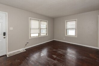 320 Millman Dr in Ferguson, MO - Building Photo - Building Photo