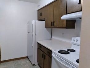 1711 E Ave NE in Cedar Rapids, IA - Building Photo - Building Photo