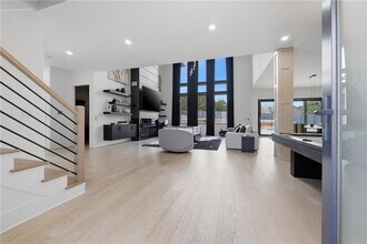 556 Versailles Dr in Auburn, GA - Building Photo - Building Photo