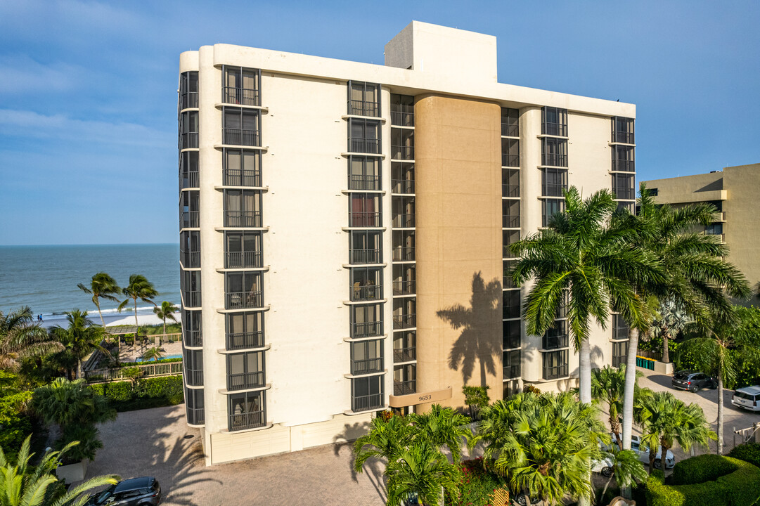 Casa Grande On Vanderbilt Beach in Naples, FL - Foto de edificio