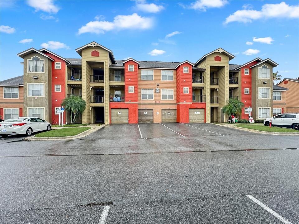 2213 Grand Cayman Ct in Kissimmee, FL - Building Photo