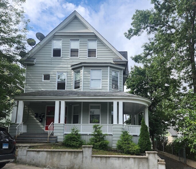 14 Eastwood Ave in Waterbury, CT - Building Photo