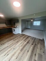 230 NE 85th Rd in Warrensburg, MO - Building Photo