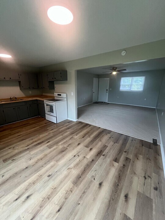 230 NE 85th Rd in Warrensburg, MO - Building Photo