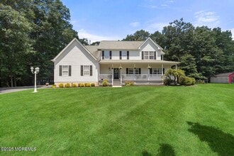 6 Kindling Way in Jackson Township, NJ - Building Photo - Building Photo