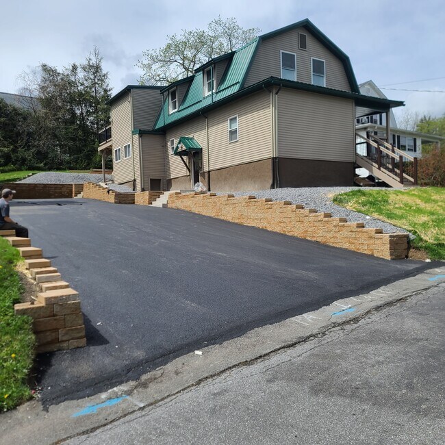 109 Perrin Ave, Unit Apt C in Shavertown, PA - Building Photo - Building Photo