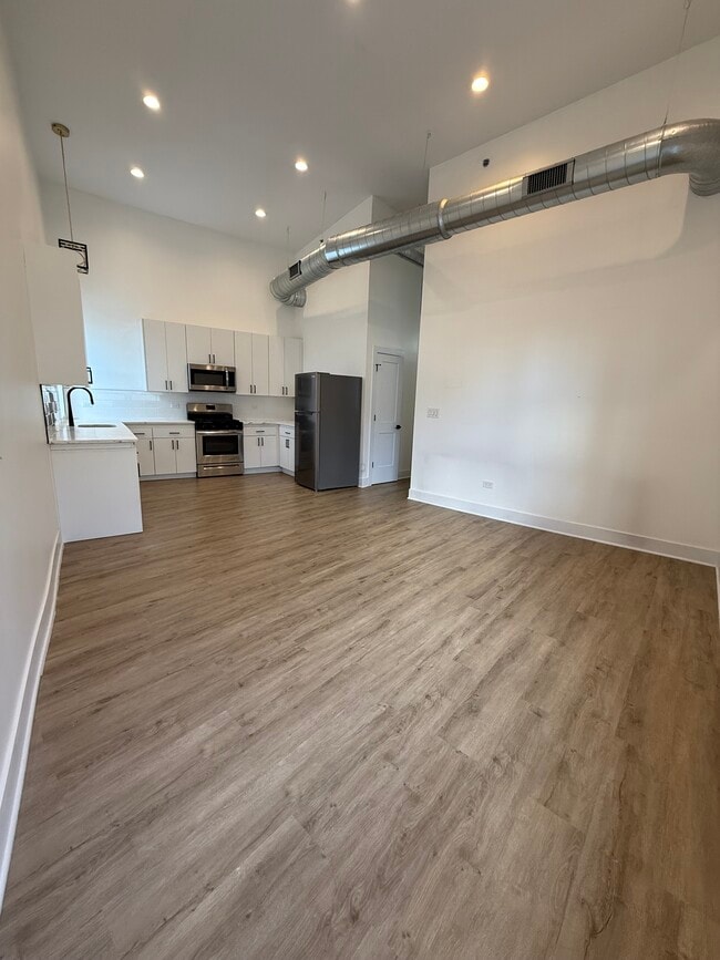 4735 N Artesian Ave, Unit 4731 -201 in Chicago, IL - Building Photo - Building Photo