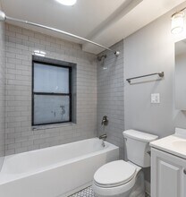 5742 N Winthrop Ave, Unit O12 in Chicago, IL - Building Photo - Building Photo