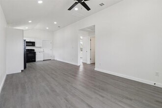 1087 Schubert Ln in Niederwald, TX - Building Photo - Building Photo