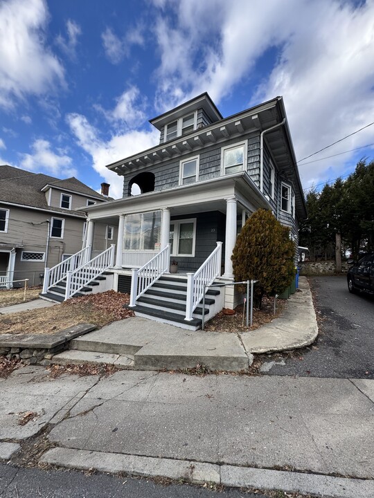 21 Roseland Ave in Waterbury, CT - Building Photo