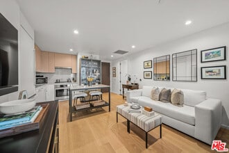 877 Francisco St in Los Angeles, CA - Building Photo - Building Photo