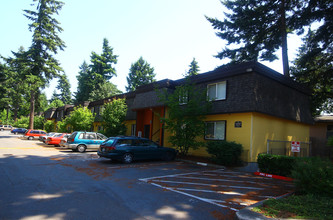 Woodside East in Bellevue, WA - Building Photo - Building Photo