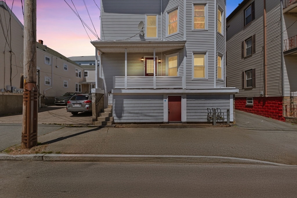 109 Davis St in New Bedford, MA - Building Photo