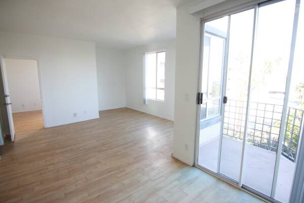 884 Palm Ave in West Hollywood, CA - Building Photo