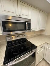 105 Royal Park Dr in Oakland Park, FL - Foto de edificio - Building Photo
