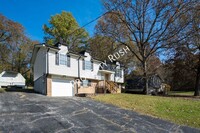 1075 Carol Jean Trail in Hixson, TN - Foto de edificio - Building Photo