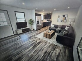 306 Louva Ln in Mankato, MN - Building Photo