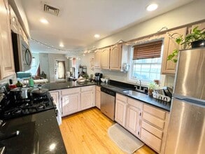 6 Harleston St, Unit 1 in Boston, MA - Building Photo - Building Photo