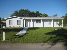 13220 SW 99th Pl in Miami, FL - Building Photo