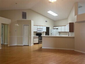 127 Madrona Dr in Eustis, FL - Foto de edificio - Building Photo